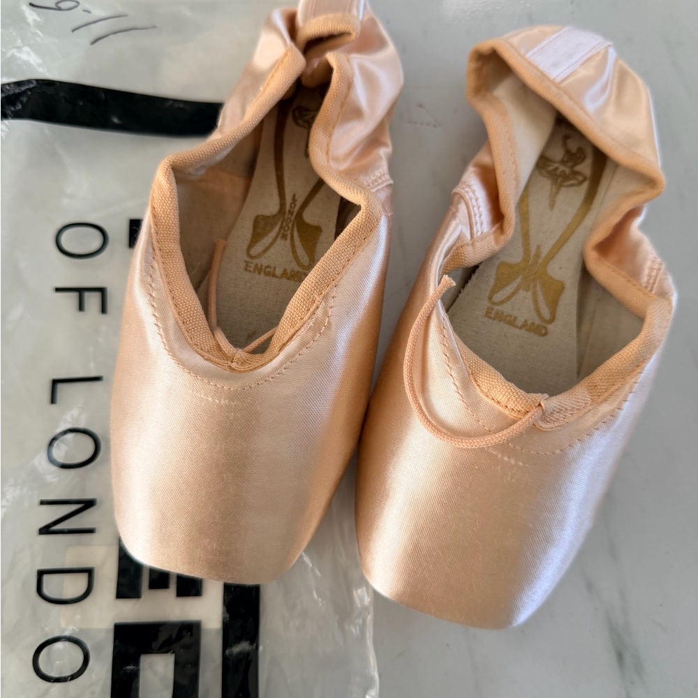 Freed Ballet Pointe Shoes in Peach Satin